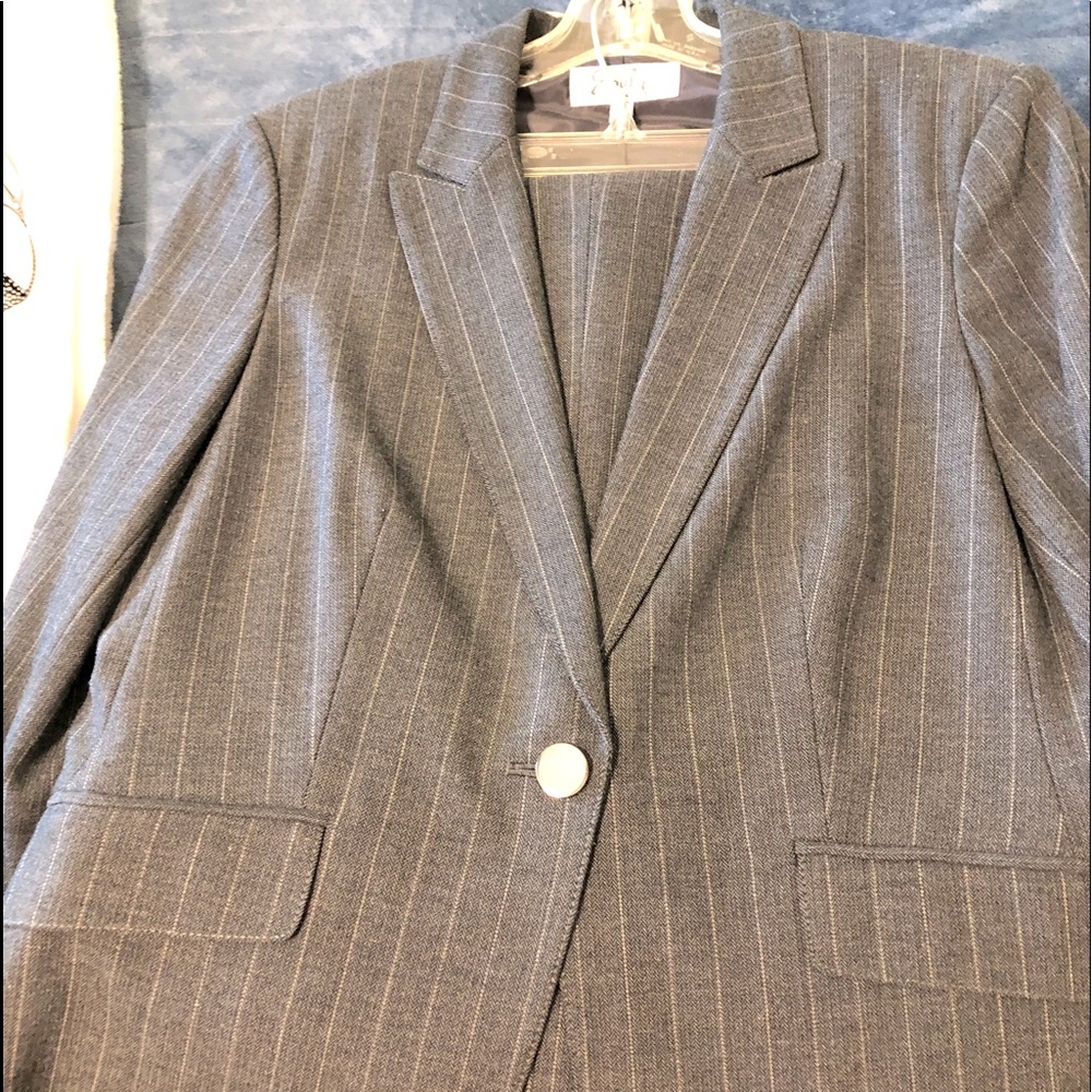 Business casual pin strip gray pant suit!